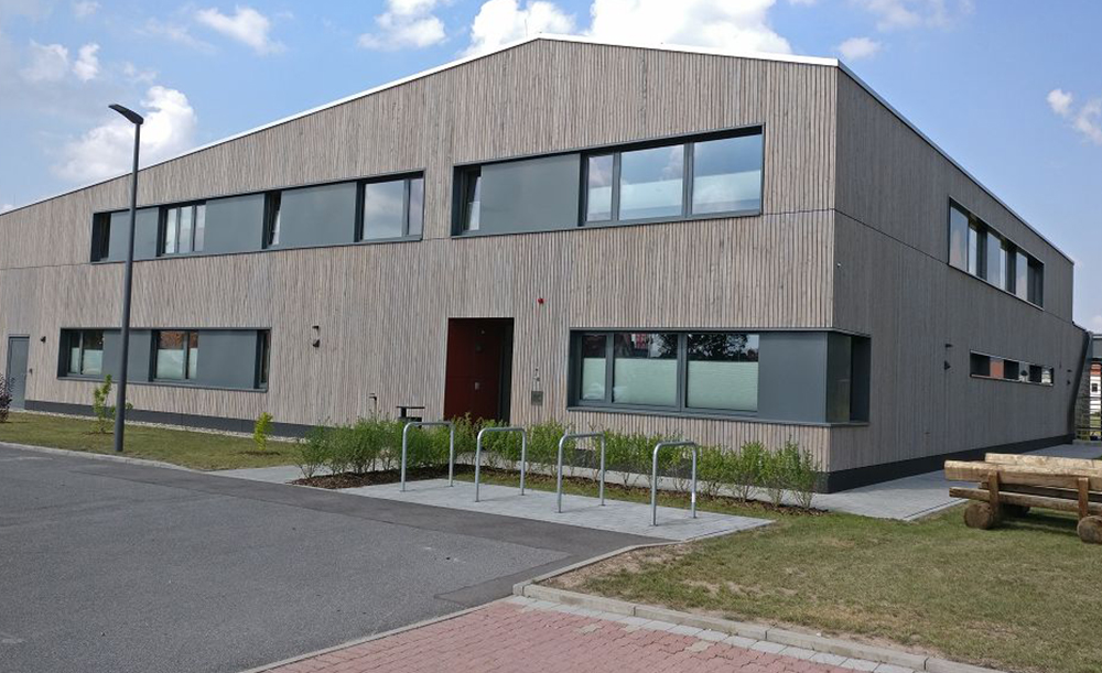 modernesgebaude-Fensterfronten